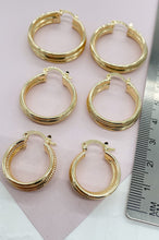 Load image into Gallery viewer, 18K Gold Filled Hoop Earrings Featuring Middle Detail Rugged