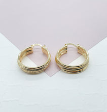 Load image into Gallery viewer, 18K Gold Filled Hoop Earrings Featuring Middle Detail Rugged