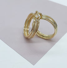 Load image into Gallery viewer, 18K Gold Filled Hoop Earrings Featuring Middle Detail Rugged