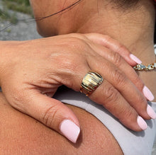 Load image into Gallery viewer, 18k Gold Filled Eight Stripes Plain Ring Diamond Cut Surface Light & Hollow Ring better fit and comt