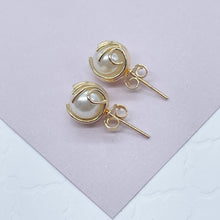 Load image into Gallery viewer, 18k Gold Filled Pearl Stud Earrings with Gold Thread