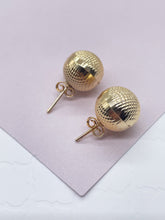 Load image into Gallery viewer, 18k Gold Filled Ball Stud Earrings: Diamond-Cut Cross Pattern