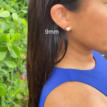 Load image into Gallery viewer, 18k Gold Filled Pearl Stud Earrings with Gold Thread