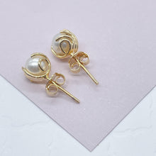 Load image into Gallery viewer, 18k Gold Filled Pearl Stud Earrings with Gold Thread