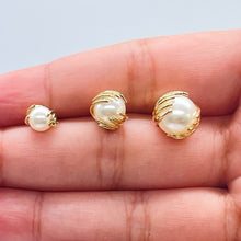 Load image into Gallery viewer, 18k Gold Filled Pearl Stud Earrings with Gold Thread