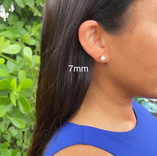 Load image into Gallery viewer, 18k Gold Filled Pearl Stud Earrings with Gold Thread