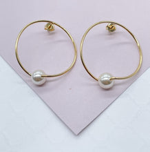 Load image into Gallery viewer, 18k Gold Filled Designed Thin Hoop Earring With Simulated Pearl Wholesale