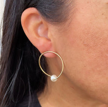 Load image into Gallery viewer, 18k Gold Filled Designed Thin Hoop Earring With Simulated Pearl