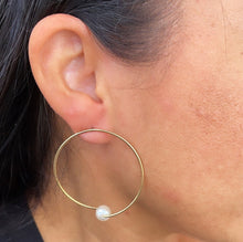 Load image into Gallery viewer, 18k Gold Filled Designed Thin Hoop Earring With Simulated Pearl Wholesale
