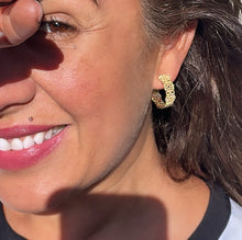 Load image into Gallery viewer, 18k Gold Filled Dotted Flower Open Hoop Earrings Wholesale Jewelry Supplies