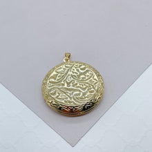 Load image into Gallery viewer, 18k Gold Filled Engraved Circle Locket