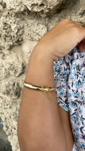 Load image into Gallery viewer, 18k Gold Filled Plain Bangle With Patterned Sides & Clasp Chain