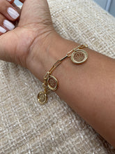 Load image into Gallery viewer, 18k Gold Filled PaperClip Bracelet With Multiple Sea Creatures Charms