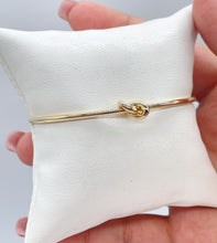 Load image into Gallery viewer, 18k Minimalist Single Knot Bangle