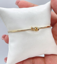 Load image into Gallery viewer, 18k Gold Filled Minimalist Single Knot Bangle, Cuff Bracelet