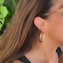 Load image into Gallery viewer, 18k Gold Filled Sharp Edges Hoop Earrings with Smooth Finish and 3 Score Pattern