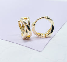 Load image into Gallery viewer, 18k Gold Filled Smooth Infinity Shaped Huggies
