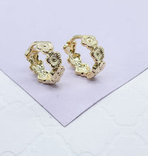 Load image into Gallery viewer, 18k Gold Filled Flower Engraved Huggie Earrings