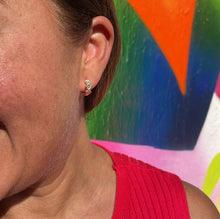 Load image into Gallery viewer, 18k Gold Filled Flower Engraved Huggie Earrings