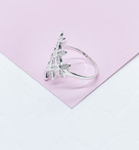 Load image into Gallery viewer, 925 Sterling Silver Ring With Small Flowers Engraved With CZ Stone In Center
