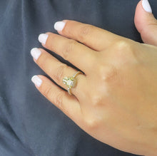 Load image into Gallery viewer, 18k Gold Filled Zirconia Panther Ring With Emerald colored Eyes