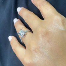 Load image into Gallery viewer, 18k Gold Filled Zirconia Panther Ring With Emerald colored Eyes