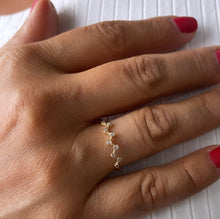 Load image into Gallery viewer, 18k Gold Filled Dainty Sharp Zig-zag Ring