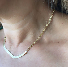 Load image into Gallery viewer, 18k Gold Filled Curb Link Necklace With Herring Bone Center Piece