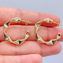 Load image into Gallery viewer, 18k Gold Filled Smooth Puffy Open Hoop With Vertial & Horizontal Cut Patterns