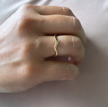 Load image into Gallery viewer, 18k Gold Filled Plain Smooth Wavy Ring