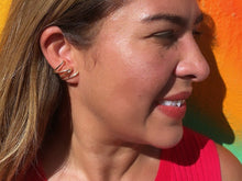 Load image into Gallery viewer, 18k Gold Filled Line Crowded Claw Stud Earring