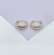 Load image into Gallery viewer, 18k Gold Filled Plain Tear Drop Shaped Huggie Hoop Earrings In Three Sizes