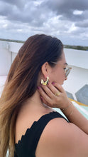 Load image into Gallery viewer, 18k Gold Filled Smooth Plain Wavy Boho Style Earrings