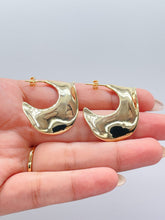 Load image into Gallery viewer, 18k Gold Filled Smooth Plain Wavy Boho Style Earrings