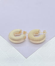 Load image into Gallery viewer, 18k Gold Filled Chunky Bubble Grain-Textured 8mm Open Hoop Earring