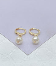 Load image into Gallery viewer, 18k Gold Filled Dainty Dangling Hoop With Small Pearl Charm