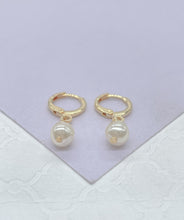 Load image into Gallery viewer, 18k Gold Filled Dainty Dangling Hoop With Small Pearl Charm