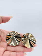 Load image into Gallery viewer, 18k Gold Filled Large Hammered Circle Disk Stud Earring, Minimalist Earring, Simple Earring