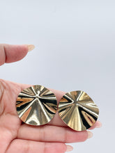 Load image into Gallery viewer, 18k Gold Filled Hammered Circle Stud Earrings: Minimalist Disks
