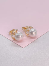 Load image into Gallery viewer, 18k Gold Filled Crescent Moon Stud With Pearl Center Piece