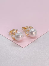 Load image into Gallery viewer, 18k Gold Filled Crescent Moon Stud With Pearl Center Piece