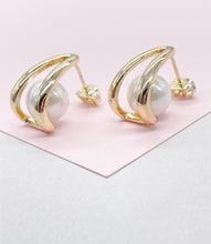 Load image into Gallery viewer, 18k Gold Filled Open Tear Drop Earring With Smooth Pearl Inside