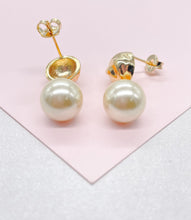 Load image into Gallery viewer, 18k Gold Filled Textured Earring with Dangling Smooth Pearl