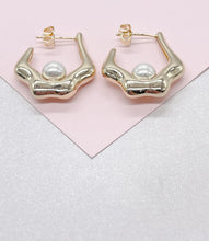 Load image into Gallery viewer, 18k Gold filled Boho Style Wavy Hoop Earrings With Inner Pearl Attached