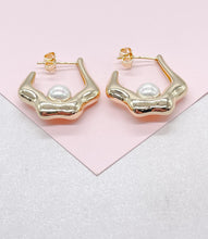 Load image into Gallery viewer, 18k Gold filled Boho Style Wavy Hoop Earrings With Inner Pearl Attached