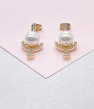 Load image into Gallery viewer, 18k Gold Filled Pendulum Drop Earring featuring a Small Smooth Pearl