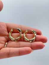 Load image into Gallery viewer, 18k Gold Filled Smooth Sharp-Edged Wrinkle Hoop