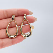 Load image into Gallery viewer, 18k Gold Filled Smooth and Thin Drop Earrings