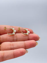 Load image into Gallery viewer, 18k Gold Filled Smooth Gold Plain Hoop With Peal Beads Engraved