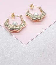 Load image into Gallery viewer, 18k Gold filled Boho Style Wavy Hoop Earrings With Inner Pearl Attached